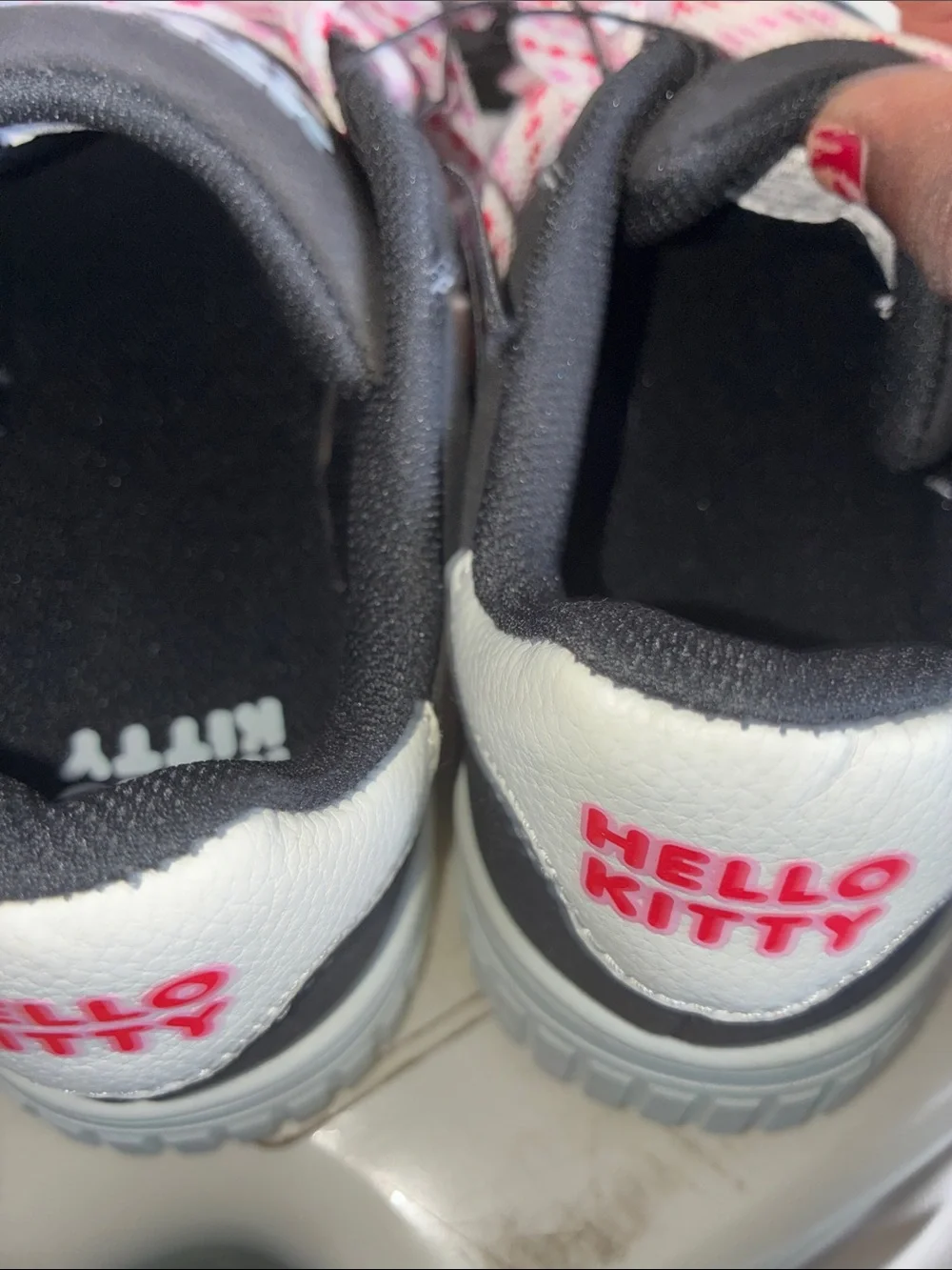 Hello Kitty comfortable black